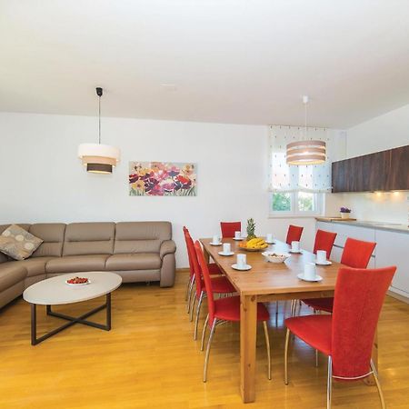 1 Bedroom Stunning Apartment In Kastel Gomilica คาชเตลา ภายนอก รูปภาพ