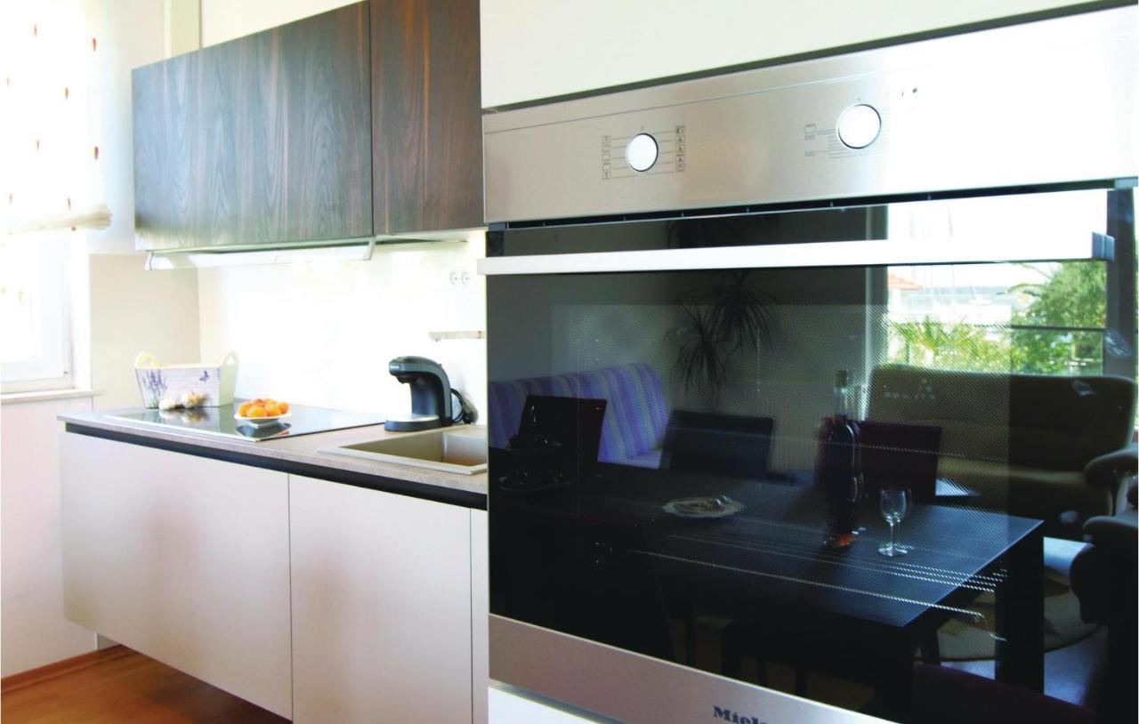 1 Bedroom Stunning Apartment In Kastel Gomilica คาชเตลา ภายนอก รูปภาพ