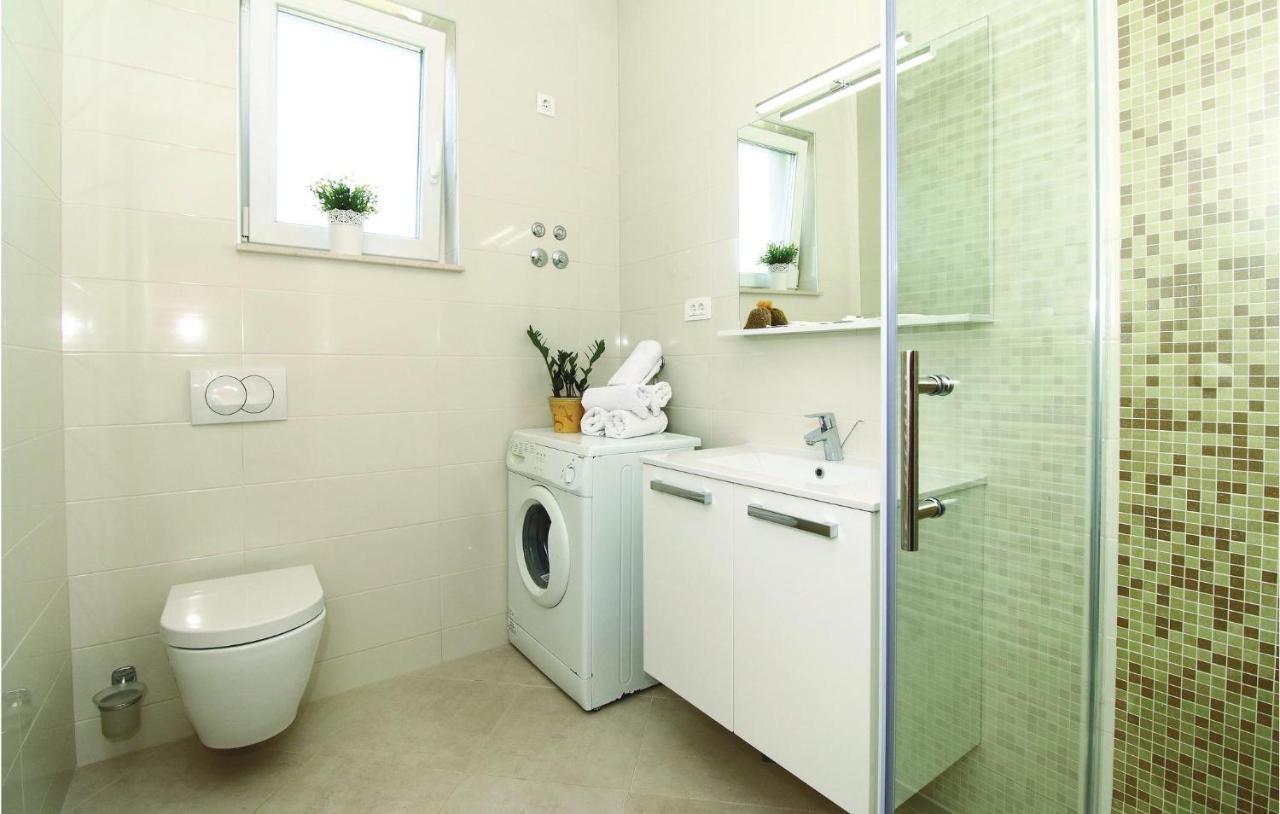 1 Bedroom Stunning Apartment In Kastel Gomilica คาชเตลา ภายนอก รูปภาพ