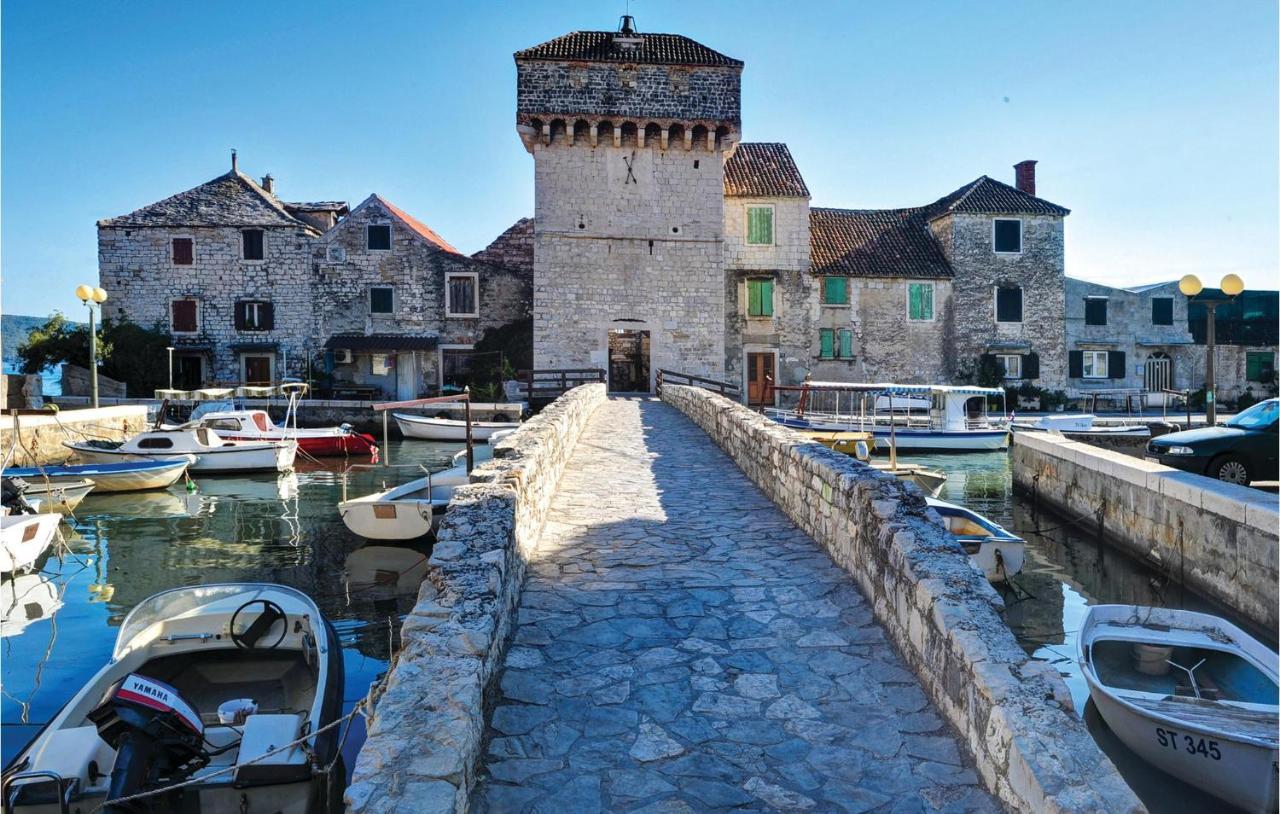 1 Bedroom Stunning Apartment In Kastel Gomilica คาชเตลา ภายนอก รูปภาพ