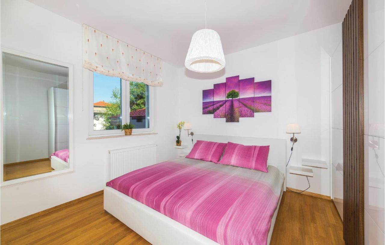 1 Bedroom Stunning Apartment In Kastel Gomilica คาชเตลา ภายนอก รูปภาพ